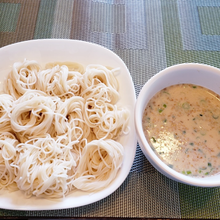 豆乳ごまねぎ の つけだれ で 満足そうめん